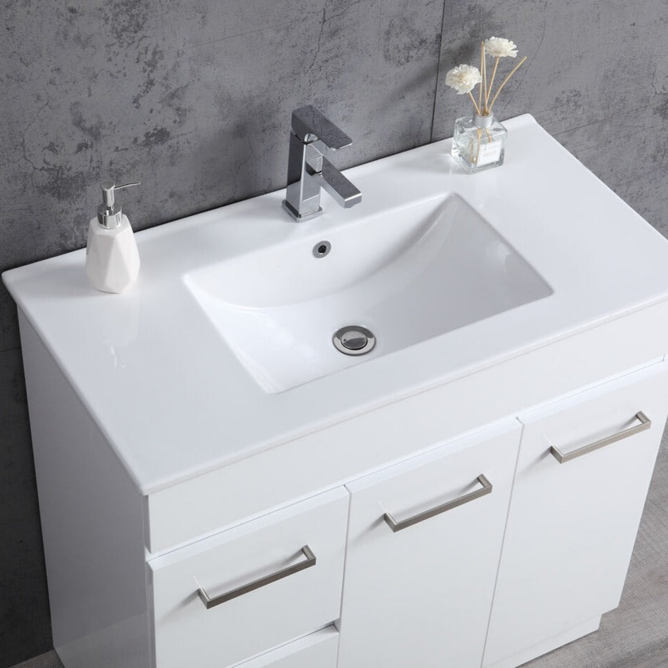 Metis 900mm Vanity with Slim China Top, 1th