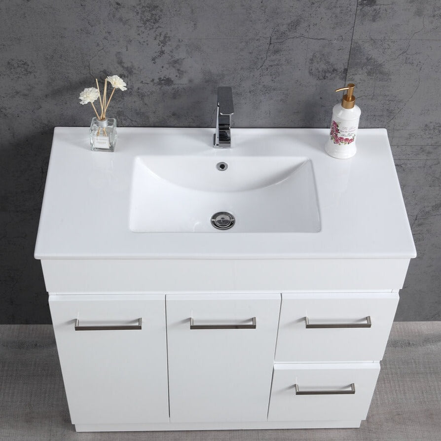 Metis 900mm Vanity with Slim China Top, 1th